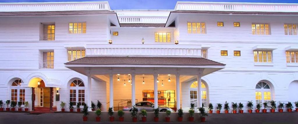 Hotel Luciya Palace Thrissur Exteriör bild