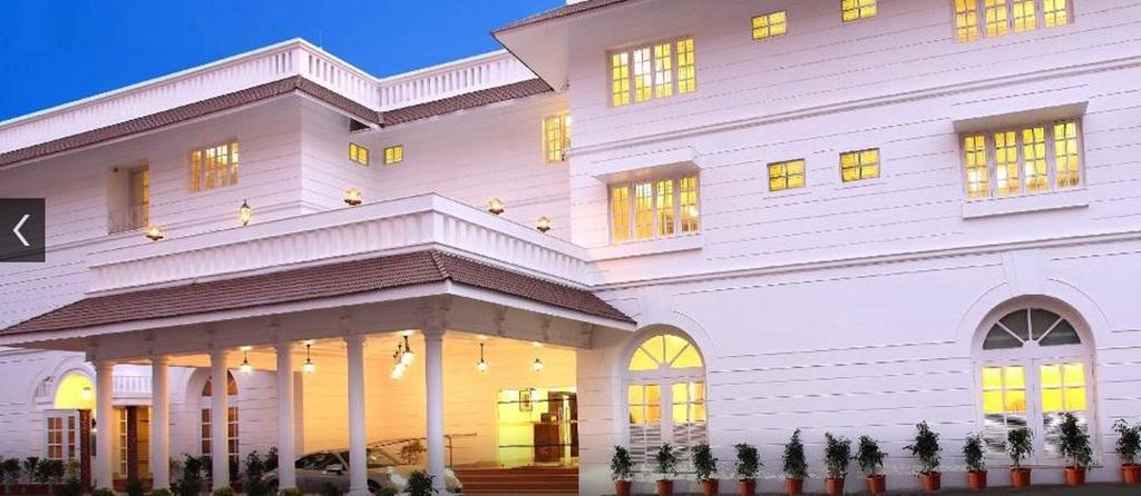 Hotel Luciya Palace Thrissur Exteriör bild