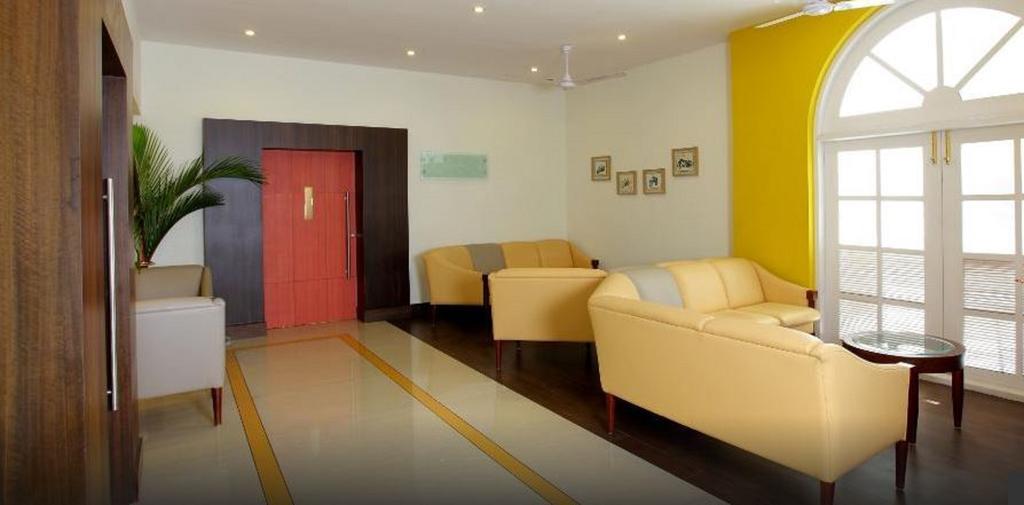 Hotel Luciya Palace Thrissur Exteriör bild